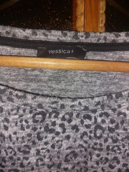 Women Jessica (C&A) Sweater Grey 40 / L / 48