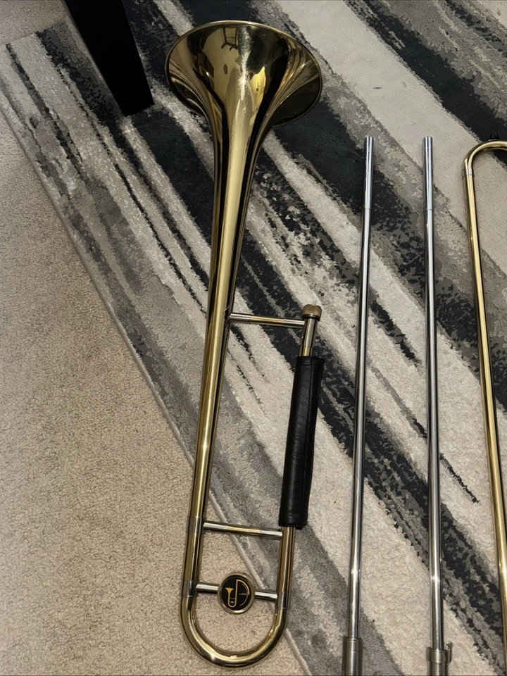  Trombón con boquilla (bueno para niños) Foto 2 de 4