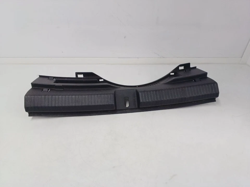 Volkswagen Polo 1.0 2019 arranque gasolina puerta trasera bloqueo cubierta moldura 2G6863459D Foto 3 de 4