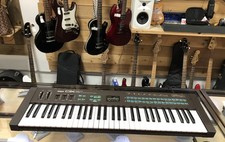 YAMAHA DX21 DIGITAL PROGRAMMABLE ALGORITHM SYNTHESIZER 61-Key 100V FM 2-Channel