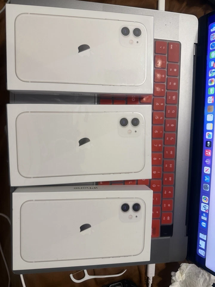 Lot of 3 Brand New iPhone 11 64gb White Cricket Wireless - Image 4 of 4