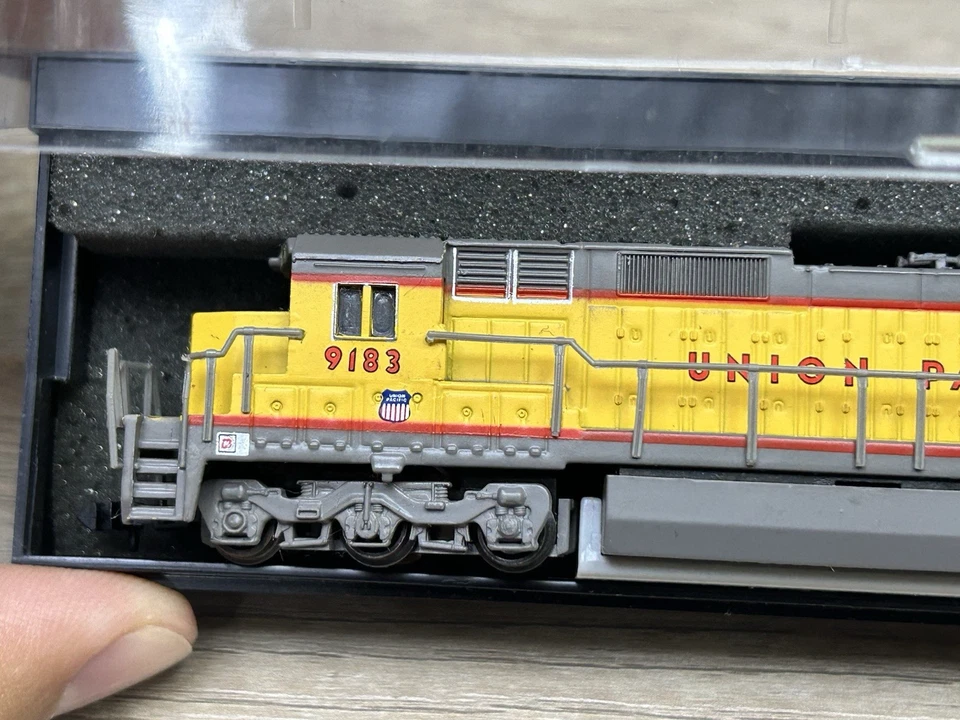Bachmann Spectrum 85002 N Scale Union Pacific GE DASH Diesel Locomotive #9183 - Image 2 of 4