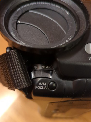 Quasar VM550 Video Recorder Palmcorder IQ VHSC 12x Zoom with Battery UNTESTED - Picture 8 of 11