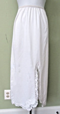 VINTAGE SHADOWLINE WHITE NYLON FULL LENGTH HALF SLIP / SIZE PETITE