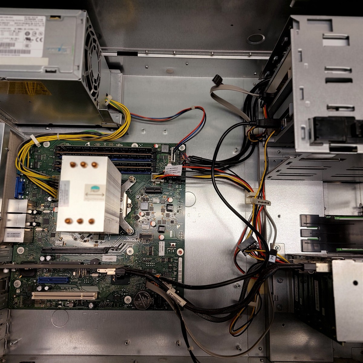 Workstation Fujitsu Primergy TX140 S1 Server Xeon E3-1240 @ 3,3 - Foto 6