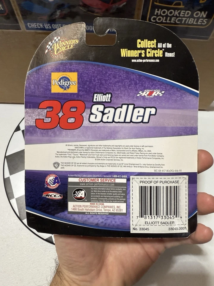 ELLIOTT SADLER #38 PEDIGREE WIZARD OF OZ 1/64 DIECAST W/ HOOD MAGNET DISPLAY - Image 3 of 3