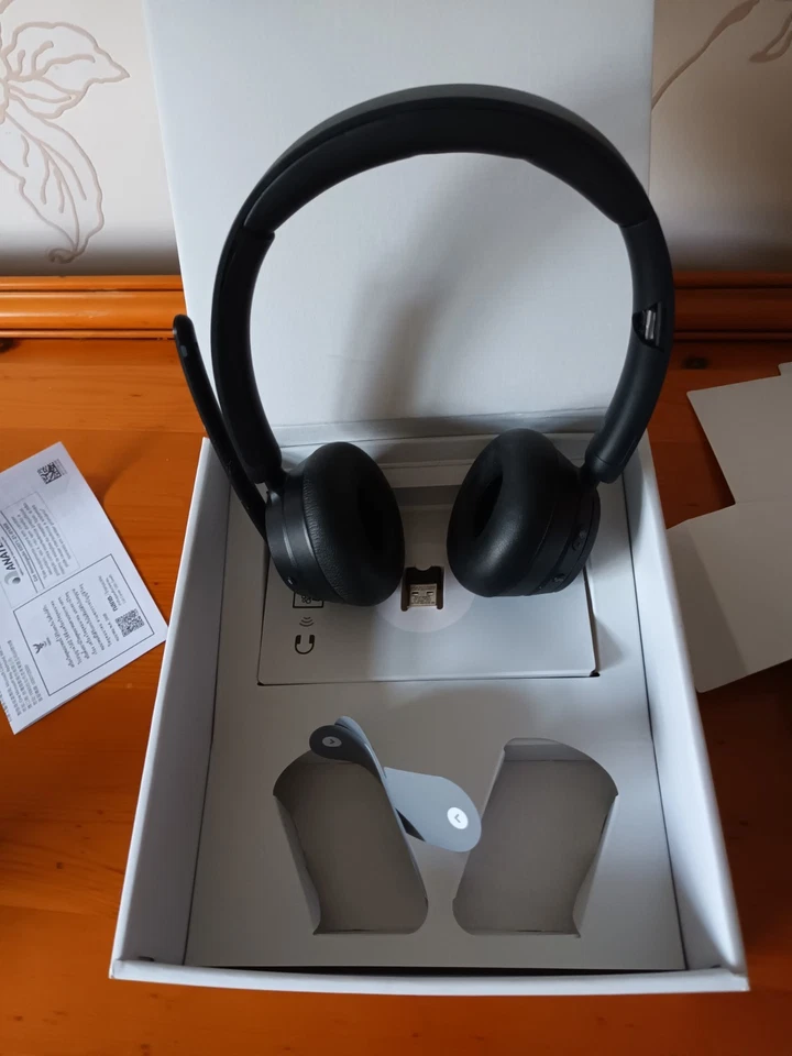 Microsoft Modern Wireless Headset With Dongle (New In Box). - Image 2 of 4