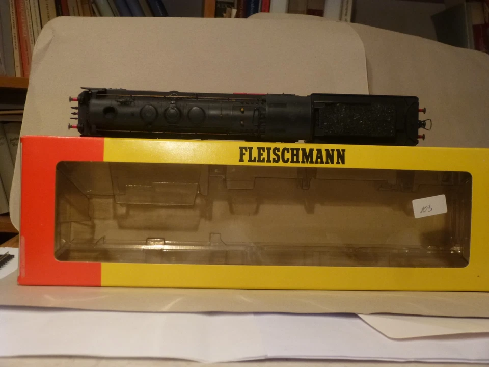 Fleischmann 4139 H0, Dampflok BR 39 der Reichsbahn in OVP, Gleichstrom analog - Bild 4 von 4