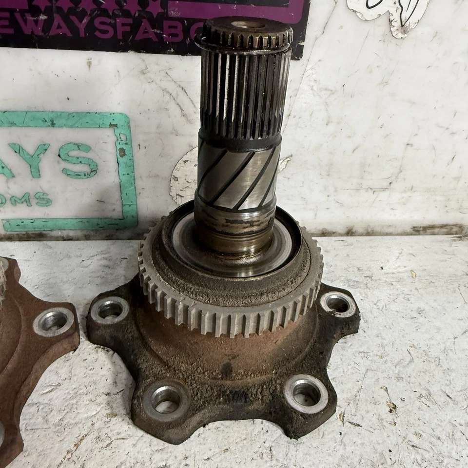 03-08 Infiniti G35 Nissan 350z Diferencial Salida Stubs Bridas Diferentes Izquierda Derecha Foto 4 de 4