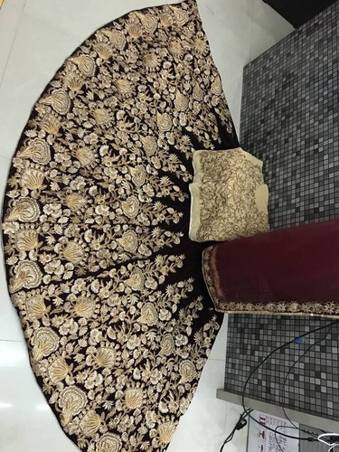 MIRRAW MAROON SEQUINS EMBROIDERED SEMI VELVET FABRIC LEHENGA CHOLI FOR BRIDE - Picture 3 of 6