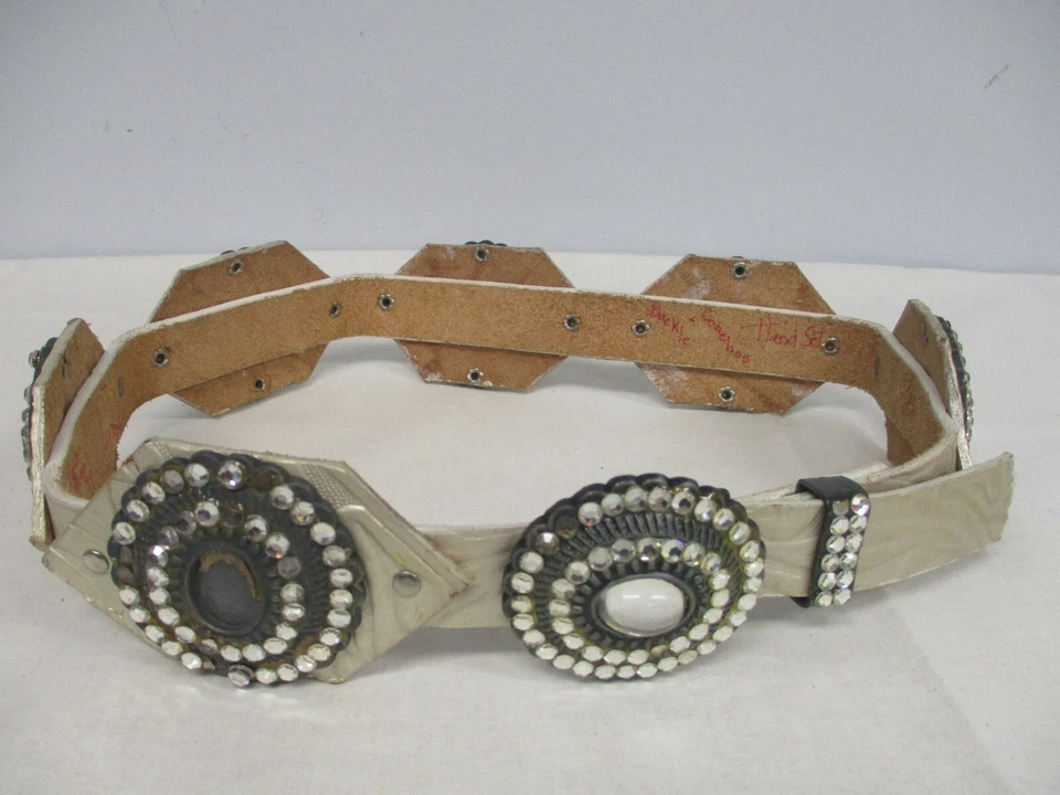 CINTURÓN CONCHOS VINTAGE PERSONALIZADO HECHO A MANO POR JUNA CUERO con CINTURÓN CONCHOS METAL ESTRÁS TALLA M Foto 2 de 4
