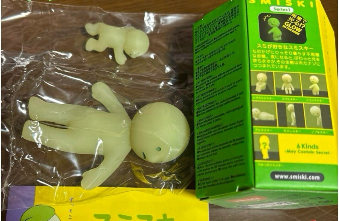 RARE SMISKI Series 4 Being lazy with Chibi-ski Figure Glow