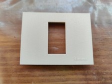 Placca Mostrina grigio sabbia 1 posto Bticino TEKNE art. 13831S. Rara