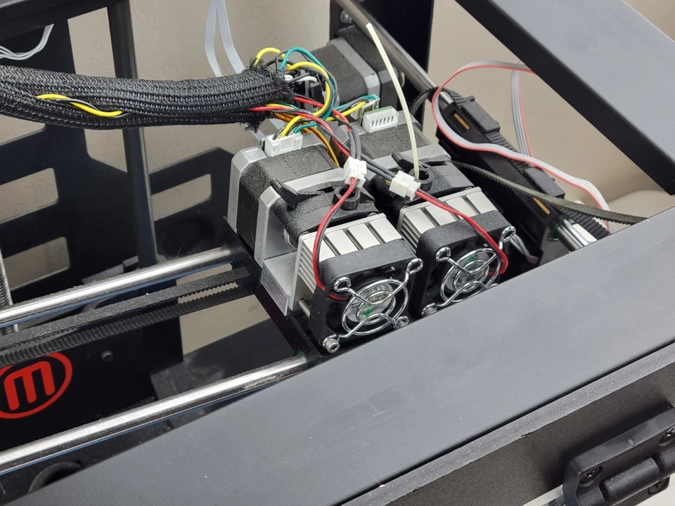 MakerBot Replicator Desktop 3D Printer w/ Power Cord - *AS IS, FOR PARTS REPAIR* - Image 3 of 4