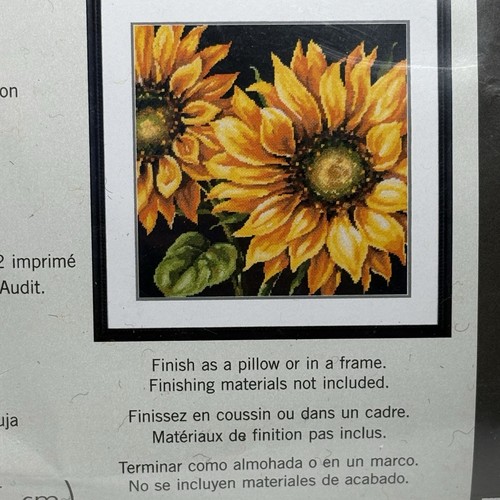 NEW Dimensions Needlepoint Kit Dramatic Sunflower 14'' x 14 Wool Yarn 12 mesh - Picture 5 of 7