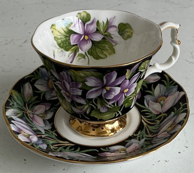 Royal Albert Provincial Flowers ''Purple Violet'' Tasse & Untertasse schwarz Blumen vergoldet