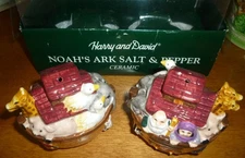 HAND PAINTED CERAMIC HARRY AND DAVID' NOAH ARK SALT & PEPPER SET NMB