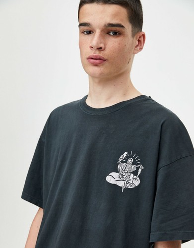 pull and bear black shirt