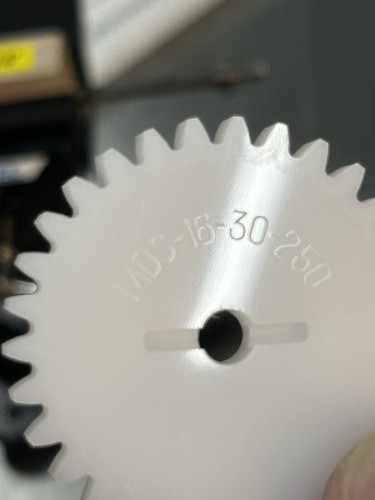 QTY 1 INGRANAGGIO SPERONATO DELRIN 16 PASSO 30 DENTI FORO 1/4” .265” FACCIA 20 GRADI P.A. - Foto 5 di 16