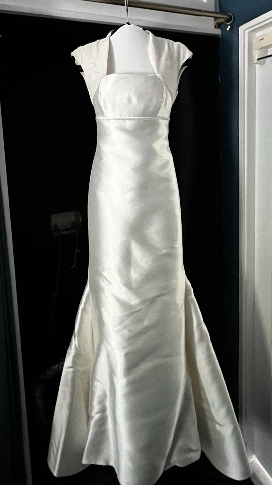 Modesto Vestido de Boda Sirena Trompeta Pronovias Barcelona Con Mangas Gorra Talla 0 Foto 2 de 4