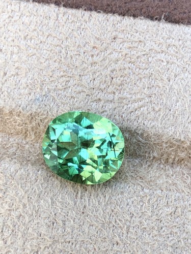 7.20 Carat Oval Cut Pakistani Peridot With Ludwigite Inclusions, Ring Size - Picture 4 of 8