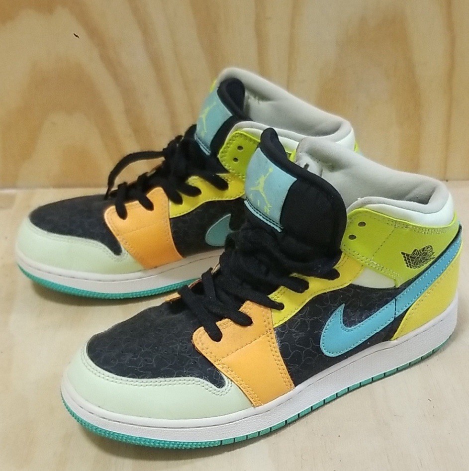 Nike Air Jordan 1 Mid SE “Aurora Green” Or “Clover” Wmn's sz 9