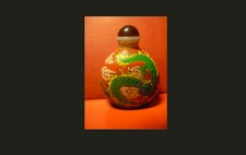 Tabakflasche mit Drachenmotiv Neu Chinesisches Opal Glas