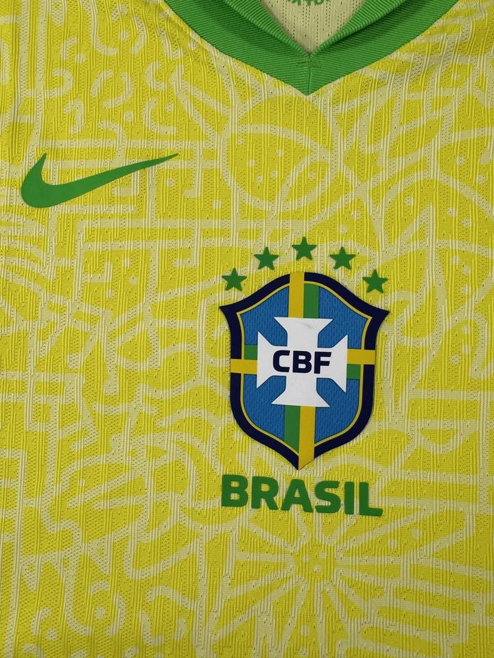 Camiseta de la Selección Nacional de Brasil Para Hombre Mediana Amarilla Nike Fútbol Dri Fit ADV Foto 2 de 4