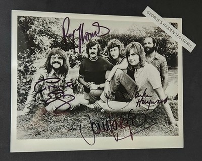 THE MOODY BLUES signed 8x10 - Justin Hayward/John Lodge/Ray Thomas/Graeme Edge