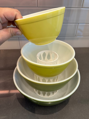 Set of 3 Pyrex Mixing and Cinderella Bowl Display Stands | BOWLS NOT INCLUDED - Picture 3 of 5