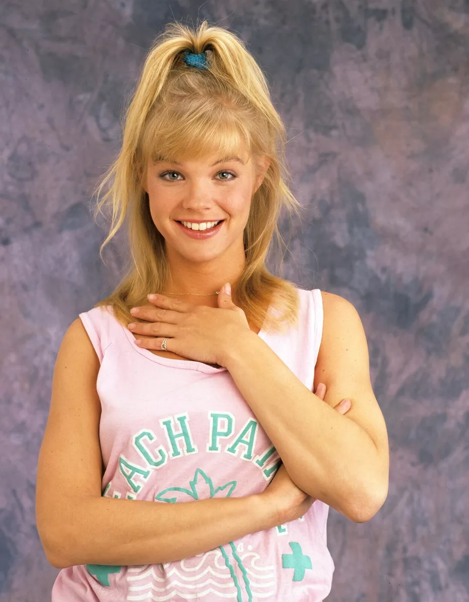 Julie McCullough - PHOTO #56 | eBay