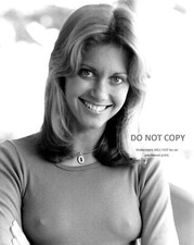 OLIVIA NEWTON-JOHN SINGER AND ACTRESS - 8X10 PUBLICITY PHOTO (MW859)