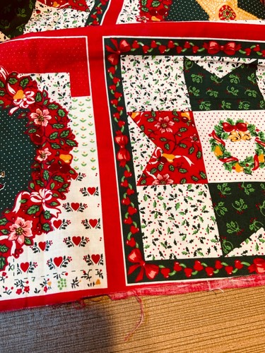 Vtg WAMSUTTA CHRISTMAS SQUARES WREATHS MISTLETOE HEARTS Cotton Fabric PANEL 35” - Picture 2 of 4