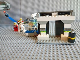 LEGO Star Wars: B-Wing at Rebel Control Center (7180)