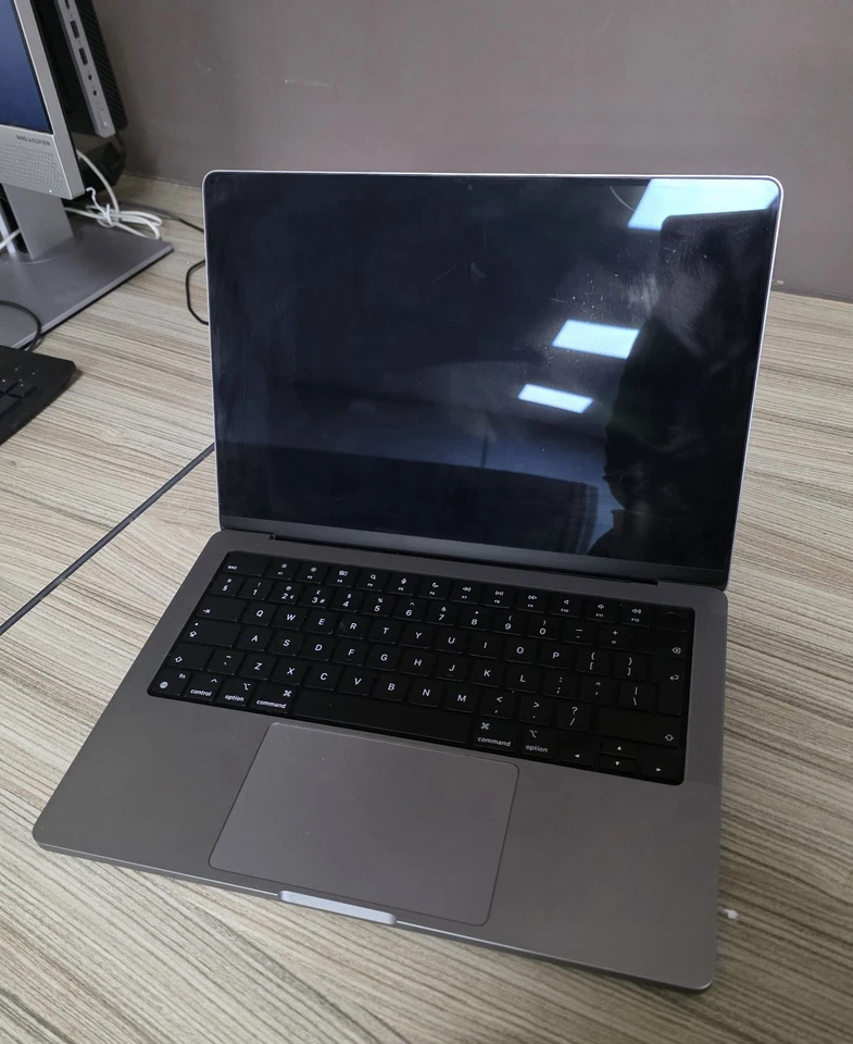 Macbook Pro M1 Pro 2021, 14 inch, 16gb, 512gb SSD, Space Grey - Broken Screen - Image 2 of 4