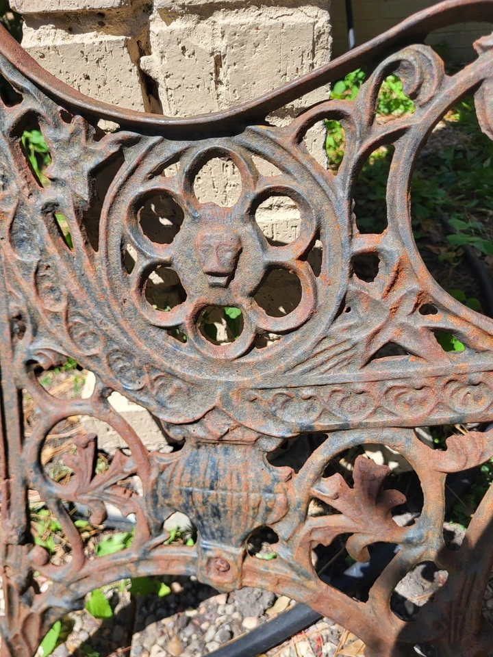 Vintage Antique Cast Iron Victorian Lion head RIGHT Bench End  - Image 4 of 4
