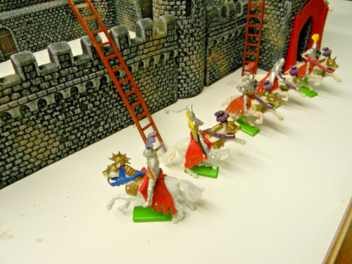 5 Britains Deetail Knights/ Lancers 1/32nd figure (April. Listing) - Picture 2 of 9