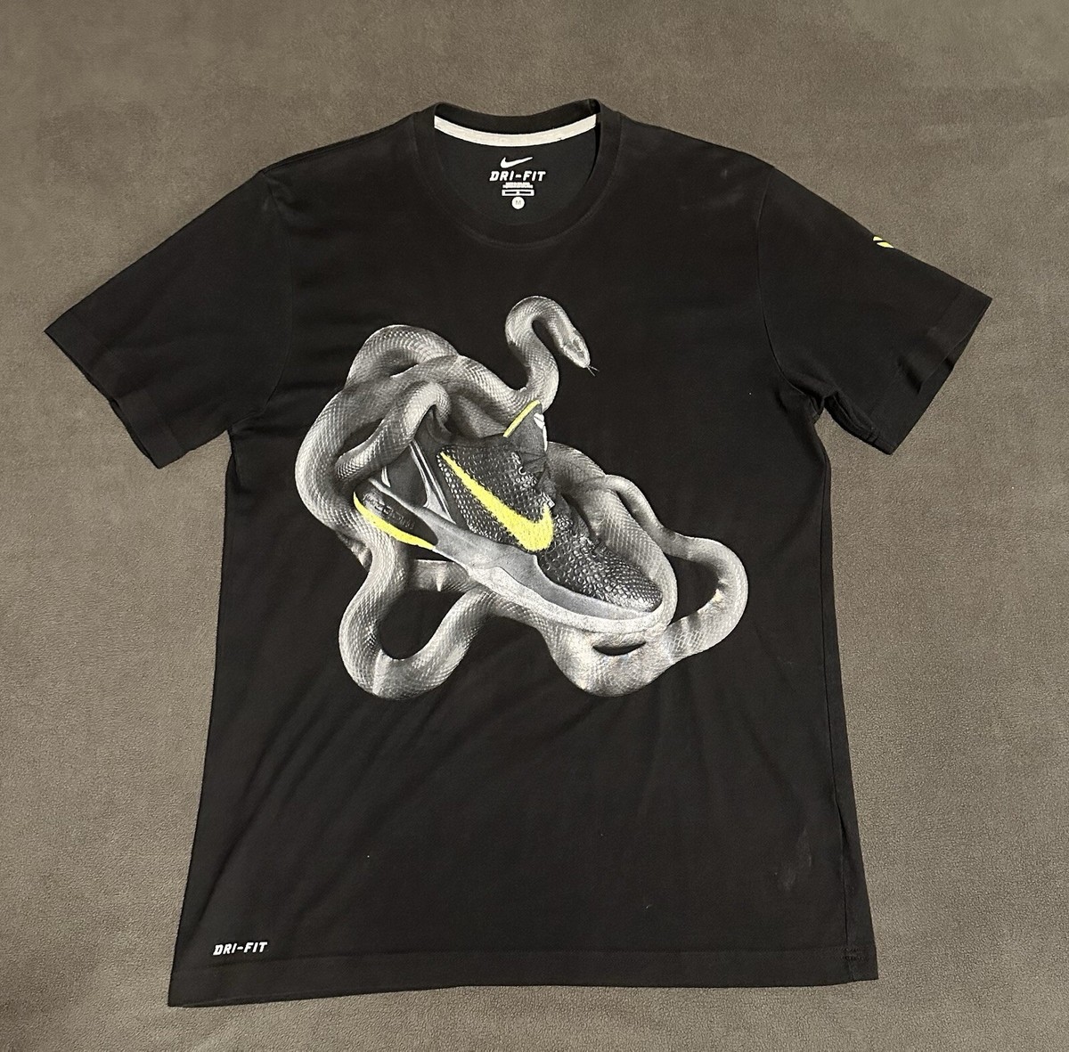 Nike x Kobe Bryant Kobe Black Del Sol Black Mamba T-shirt Medium