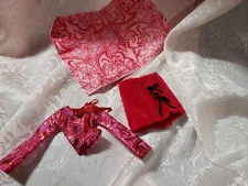 Monster High Skulltimate Secrets Garden Mysteries Draculaura Top & Skirt