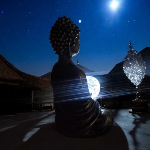 Buddha Ornamento da Giardino con Sfera di Luce LED | Statua Zen in Resina per Casa e Patio - Foto 7 di 11