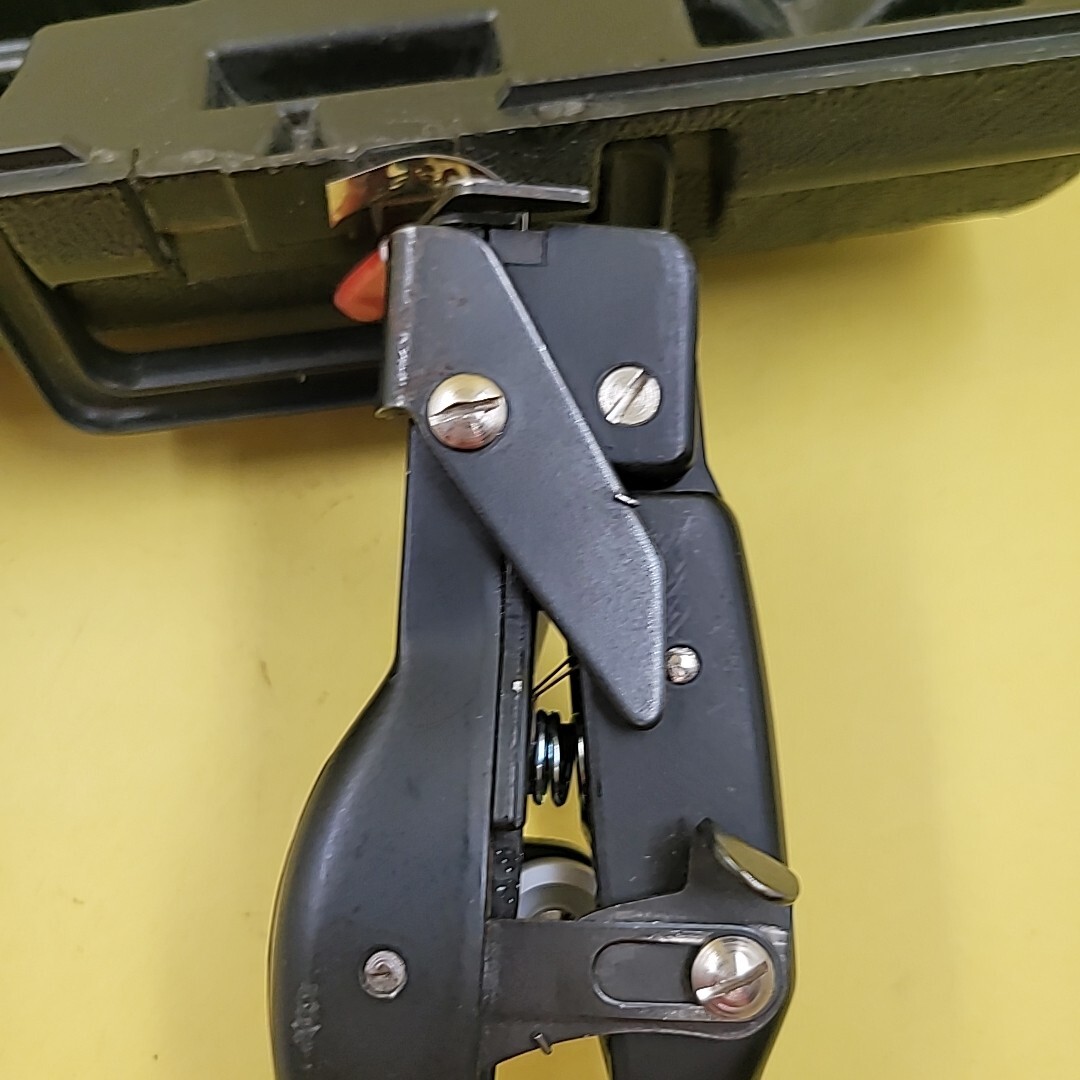 DYMO Rhino M1011 Metal Embossing Tool Kit VINTAGE WITH CASE TAPEWRITER