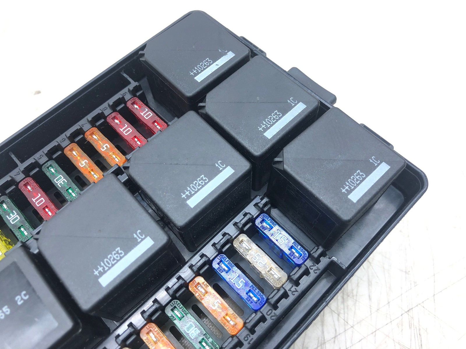 2010-2020 ASTON MARTIN RAPIDE REAR FUSE BOX RELAY JUNCTION BLOCK
