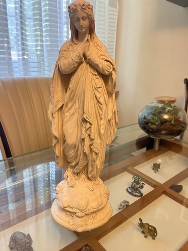 Beautiful Antique Figurine Resin Statue Lady Mary Madonna Flower Garland - Picture 3 of 4