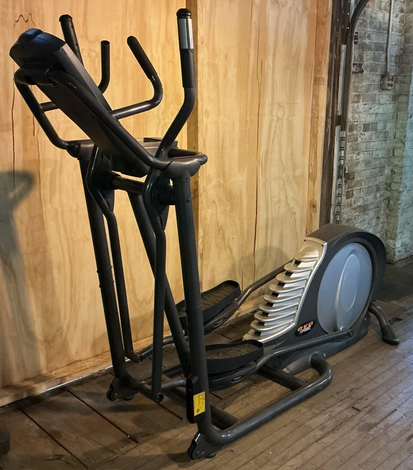 Entrenador elíptico cardiovascular Smooth Fitness Evo Rev 600 recogida local solo 19601 Foto 2 de 4