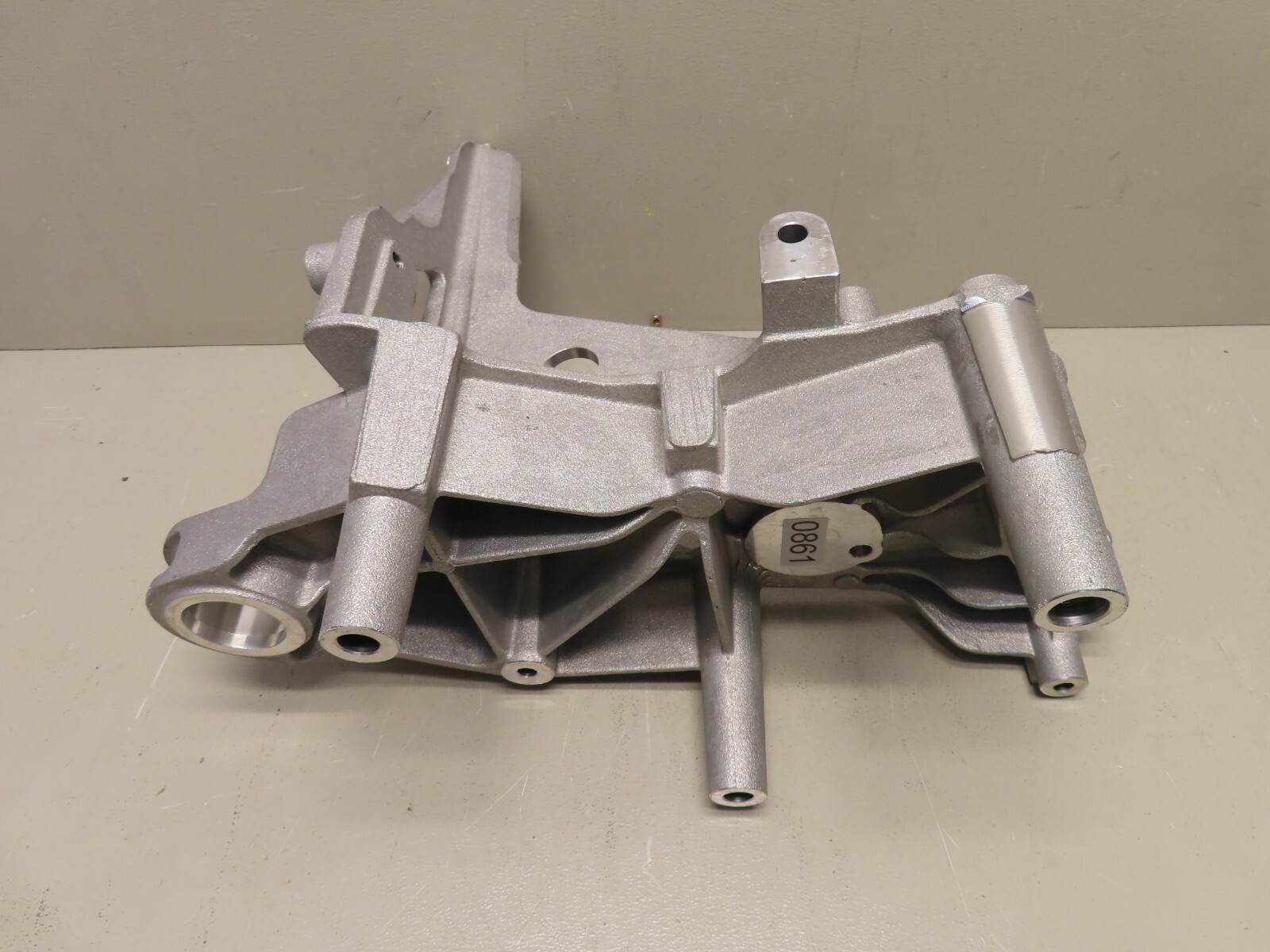 LAMBORGHINI AVENTADOR REAR HEAD TIMING ALTERNATOR AC PUMP BRACKET OEM 470903103G