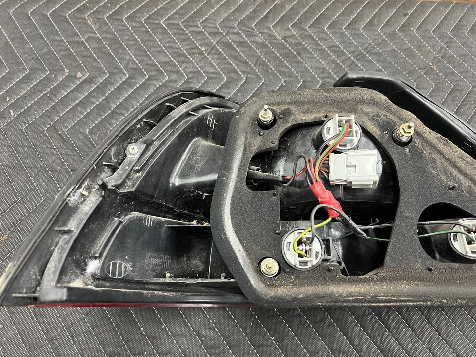 1995-1998 Acura TL Rear Passenger Right Tail Light Lamp Lens Assembly OEM #782EM - Image 4 of 4