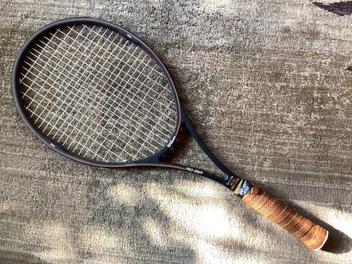 Wilson Sting Tennis Racket 4 1/2 Grip Largehead 100% Graphite Tennis Racquet