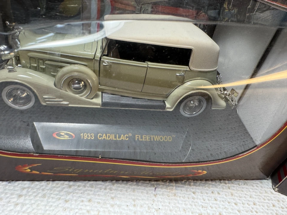 1:32 SCALE SIGNATURE-1933 CADILLAC FLEETWOOD &1932 CHRYSLER - DIECAST-NEW💥T1509 - Image 3 of 4