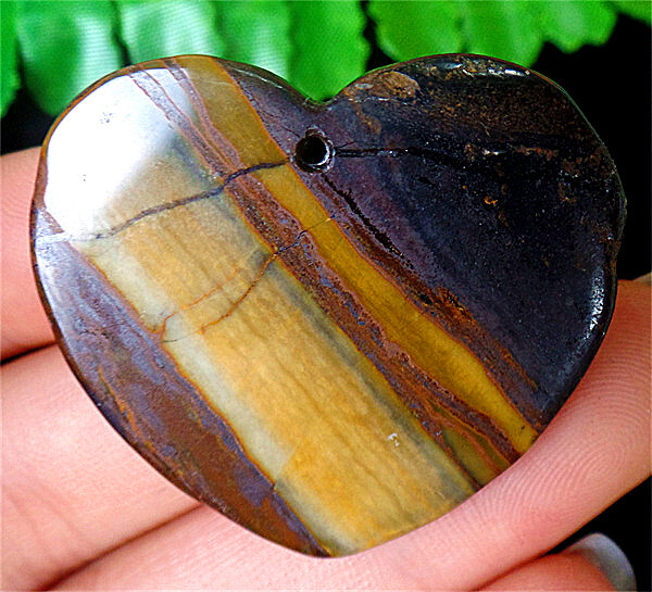 38x33x6mm Natural Brown Tiger Iron Gem Healing Love Heart