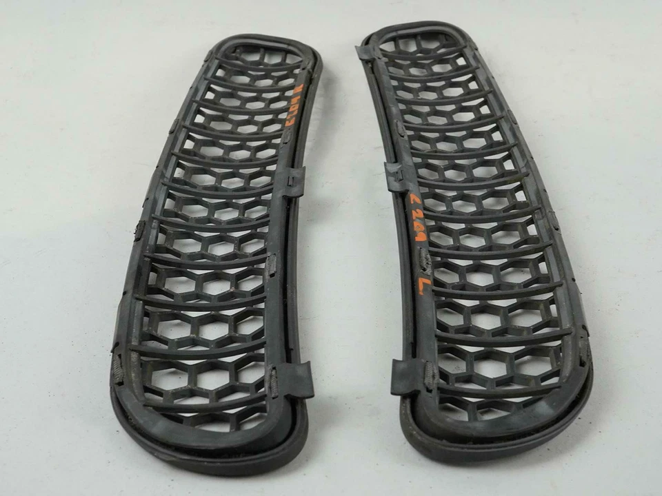 2002 - 2004 Mini Cooper Lower Grille Bumper Mounted Driver Left Right Passenger Foto 2 de 4